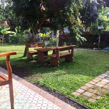 Raditya Homestay Mambat Exterior photo