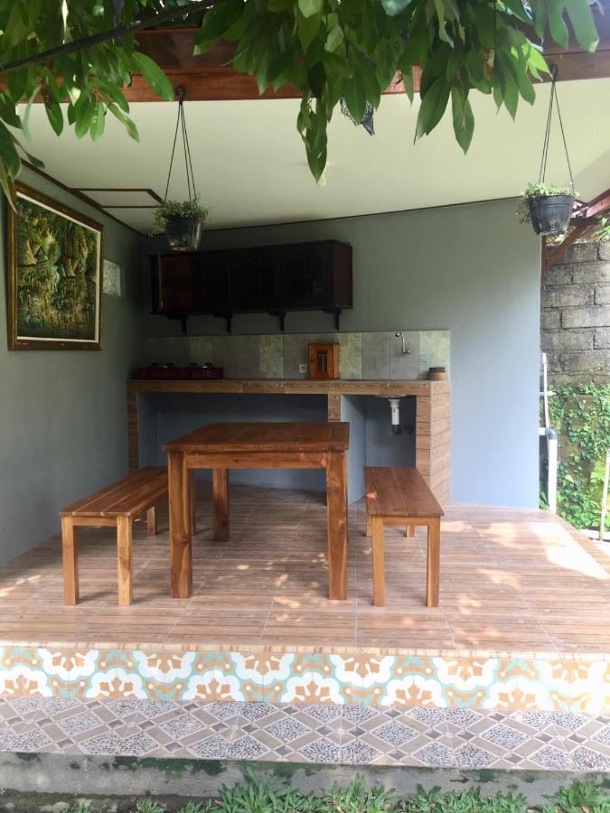 Raditya Homestay Mambat Exterior photo