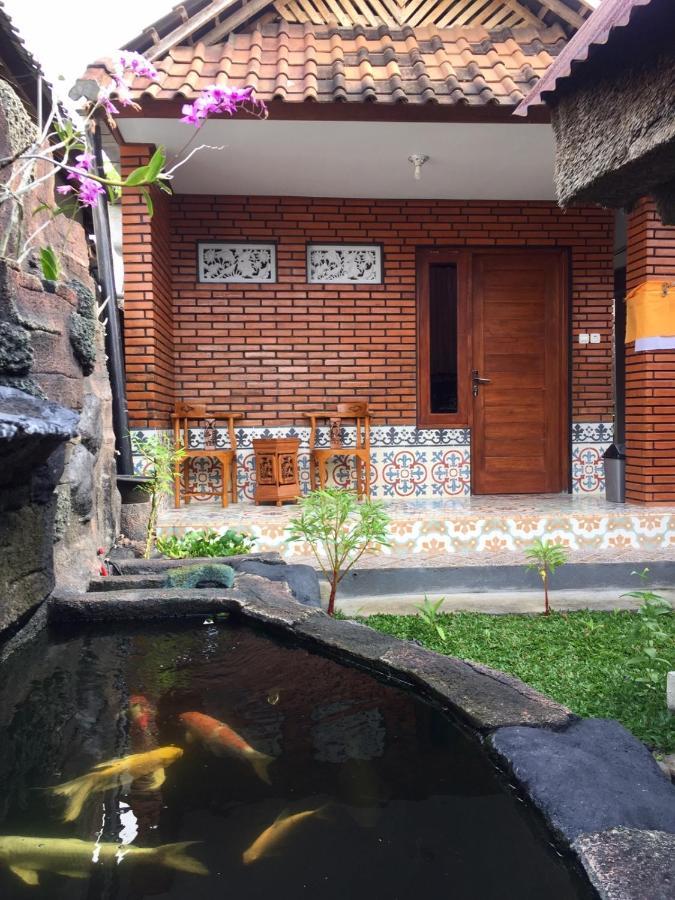 Raditya Homestay Mambat Exterior photo