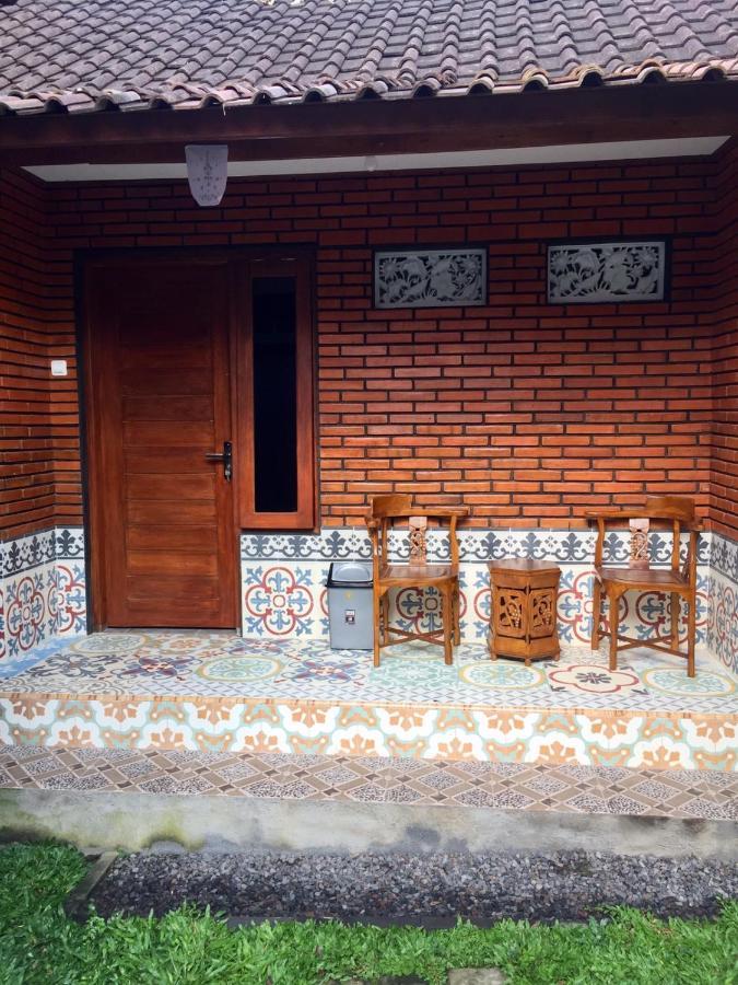 Raditya Homestay Mambat Exterior photo