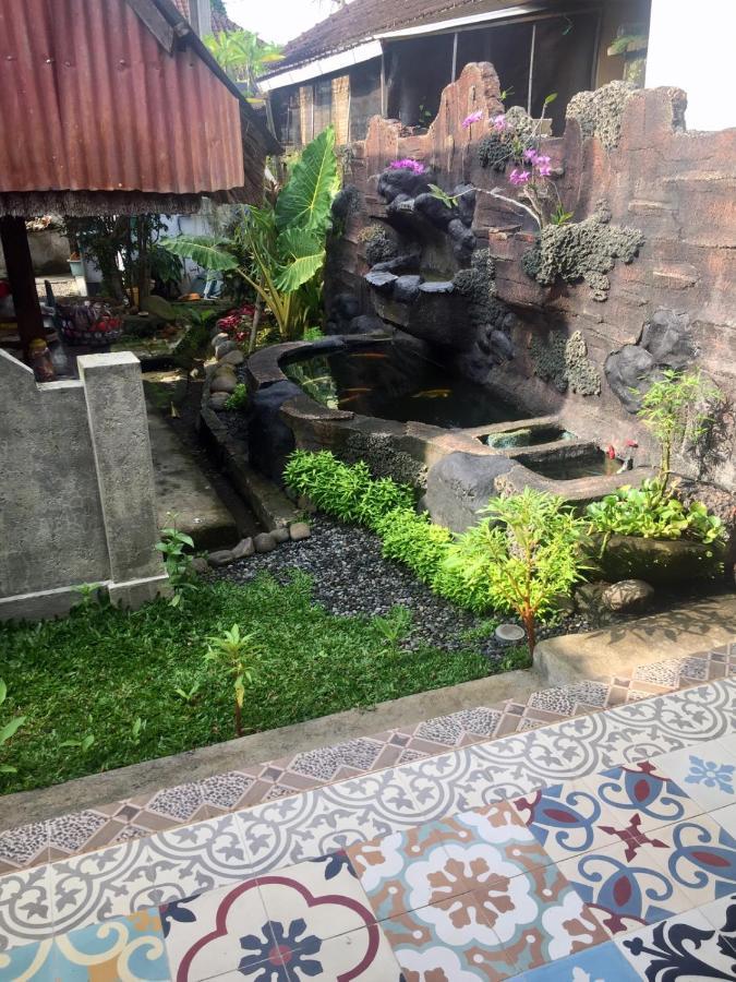 Raditya Homestay Mambat Exterior photo
