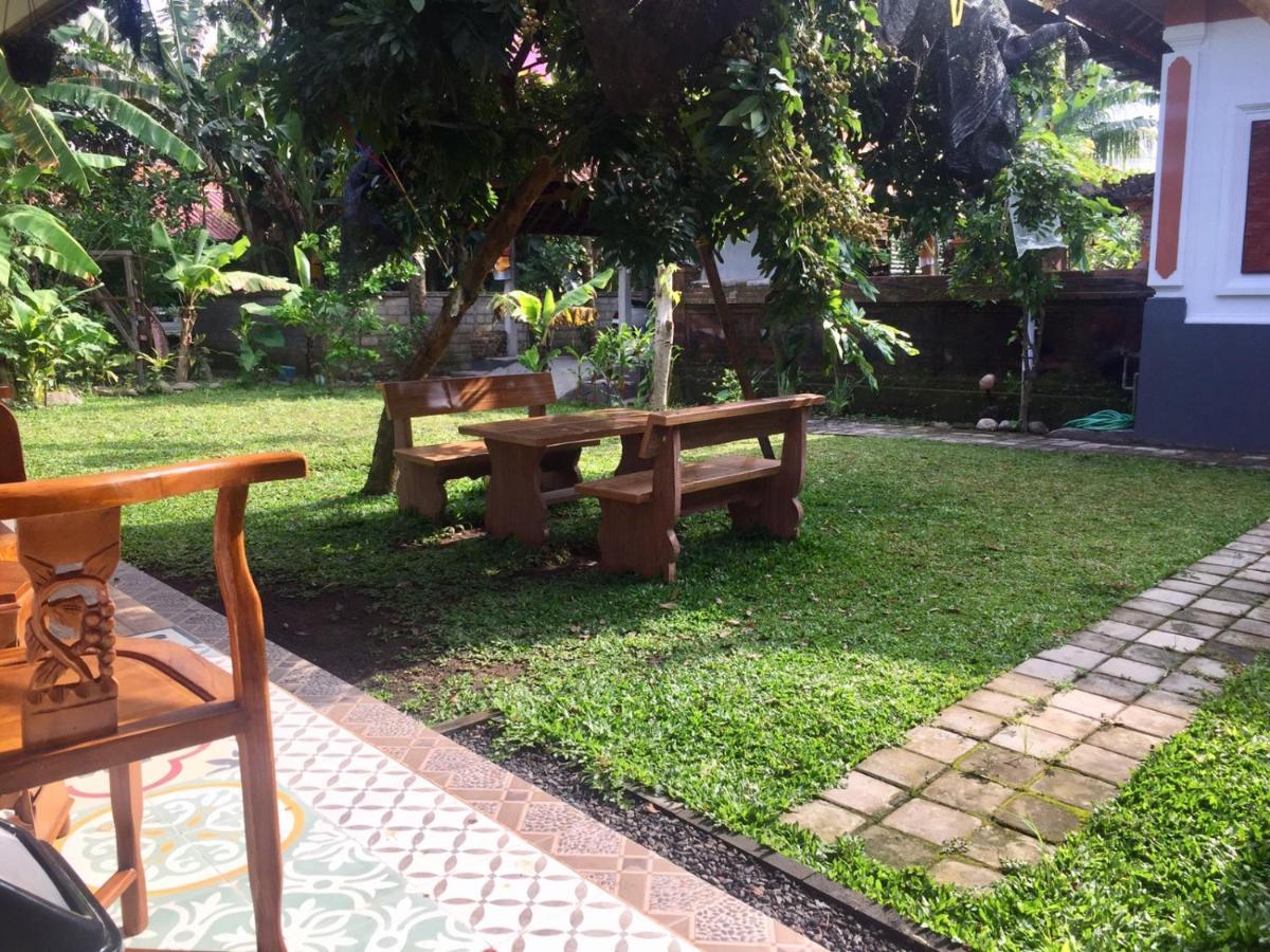 Raditya Homestay Mambat Exterior photo