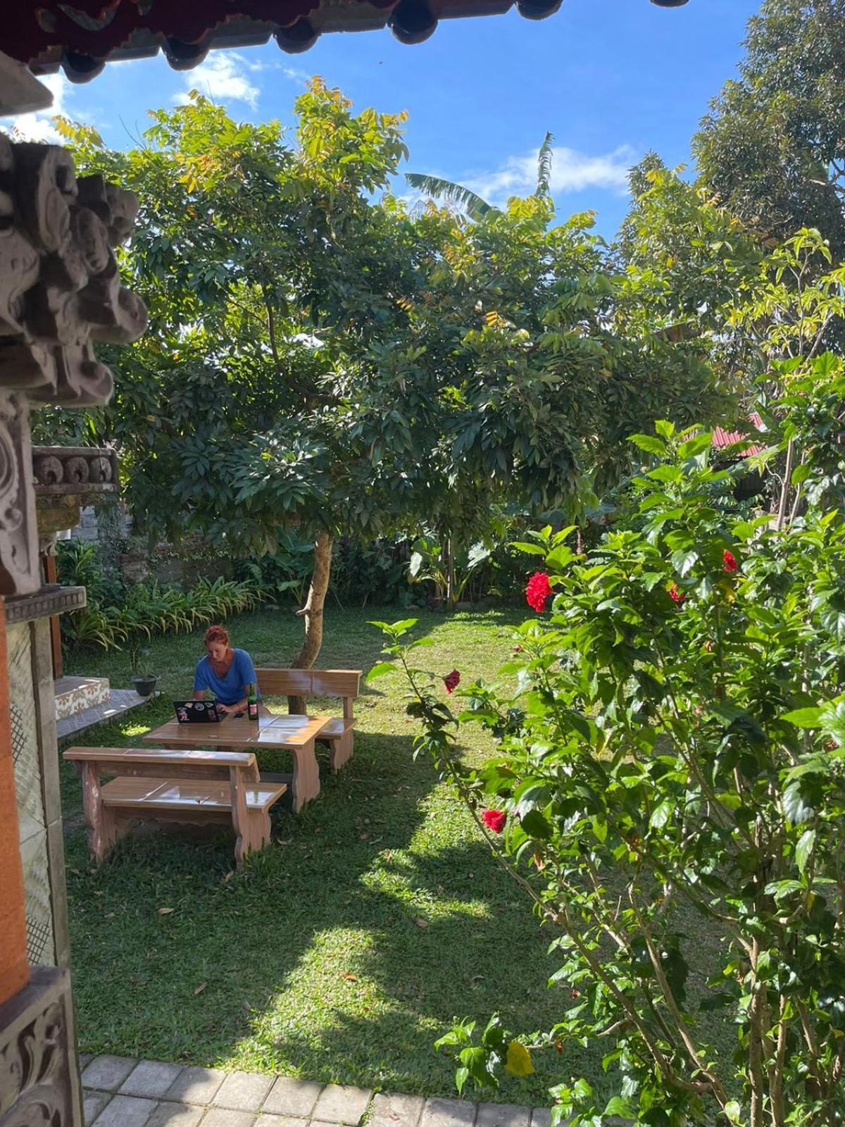Raditya Homestay Mambat Exterior photo