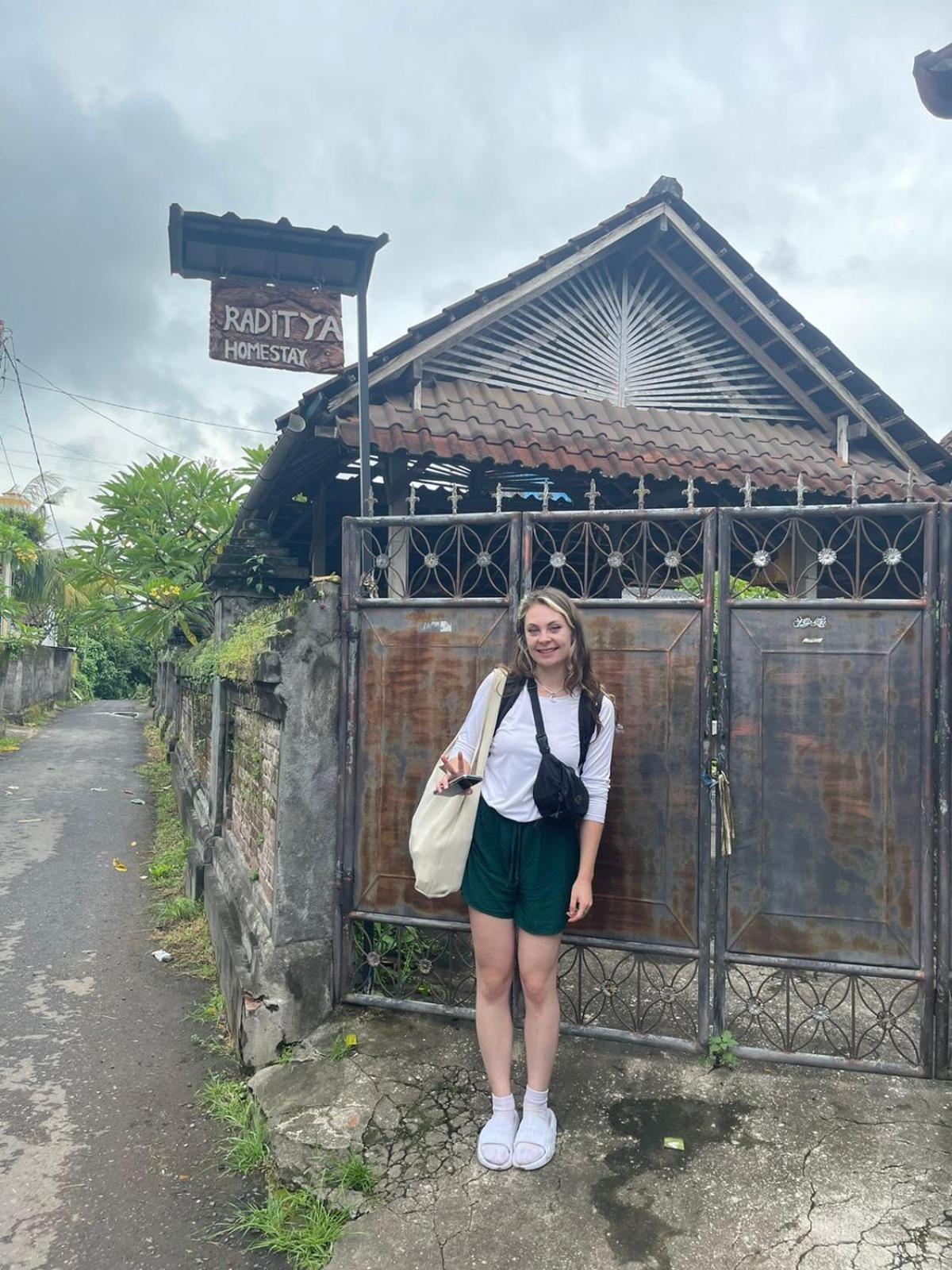 Raditya Homestay Mambat Exterior photo